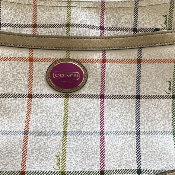 The perfect sized crossbody! - Picture 3 of 5